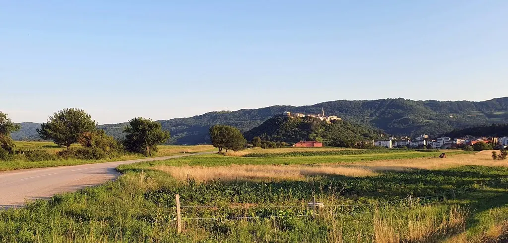 Bajkoviti Buzet - pogled na gradić. Foto©Z.R.