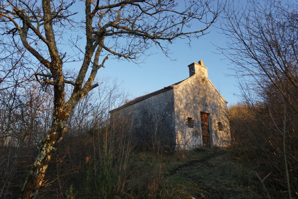 Mističan Dvigrad, crkvica sv. Antuna. Foto Zdravko Rajko