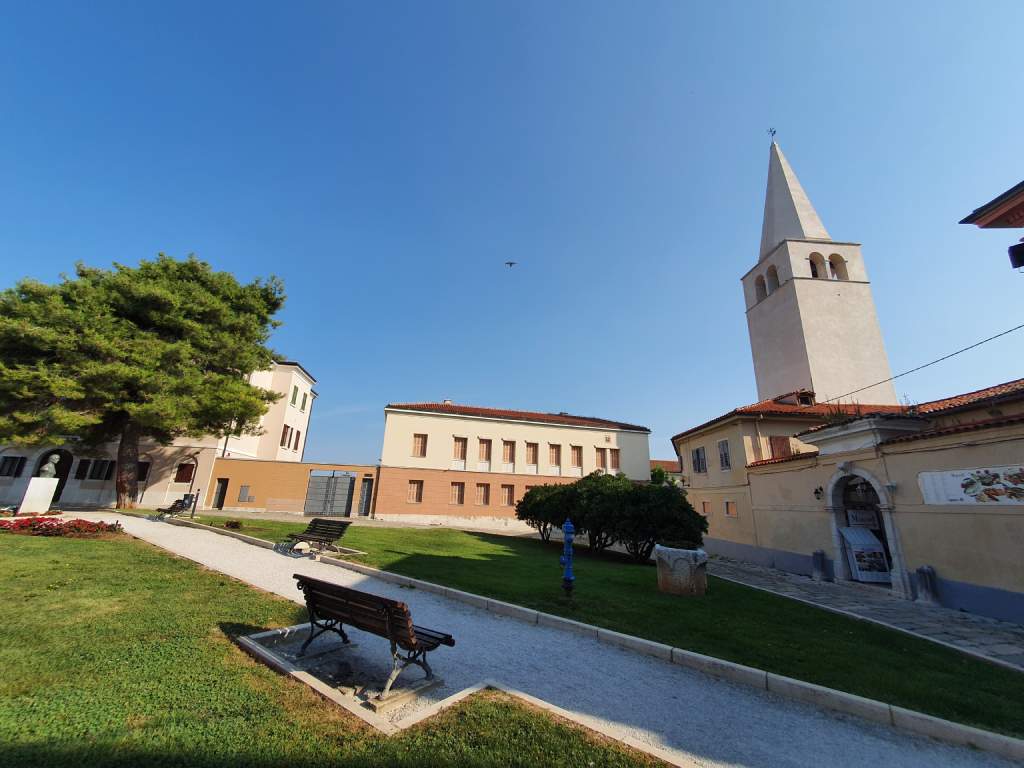 Poreč, kroz grad.