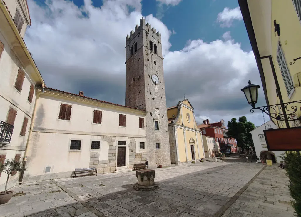 Pitoreskni Motovun, Trg A. Antica Foto©Z.R.