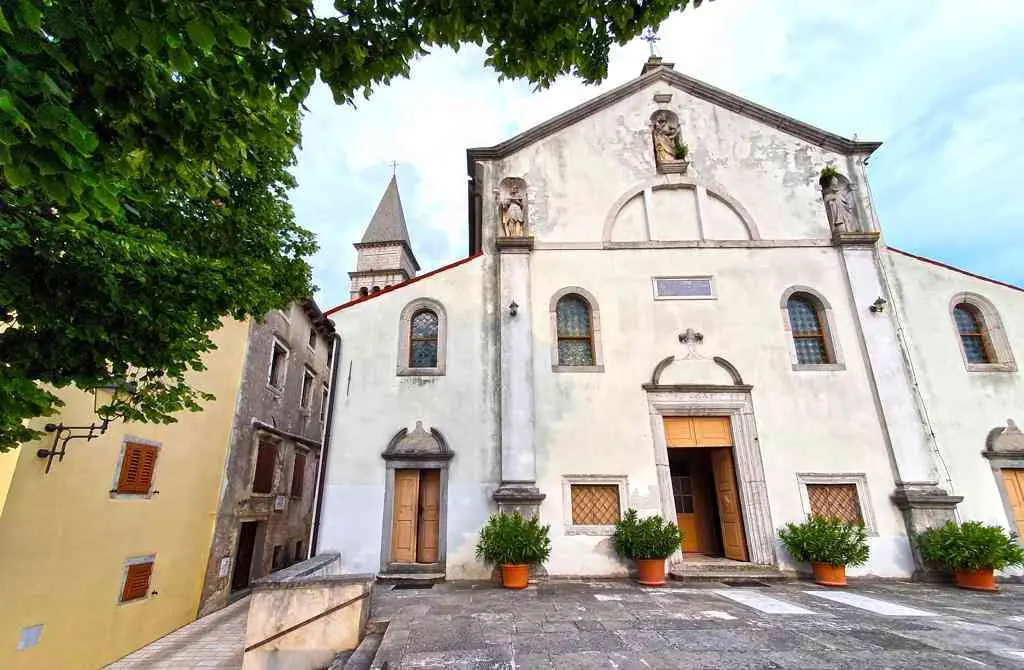 Legendarni Pićan, župna crkva. Foto ©Z.R.,2020