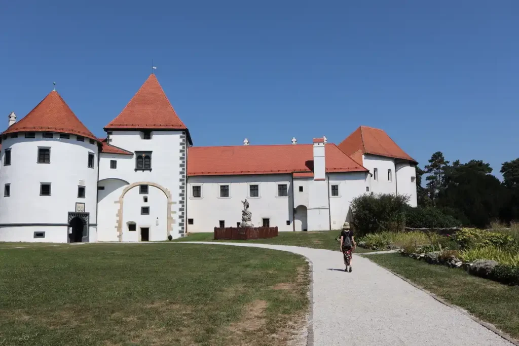 Barokni Varaždin, ulaz u dvorac. Foto©Z.R.