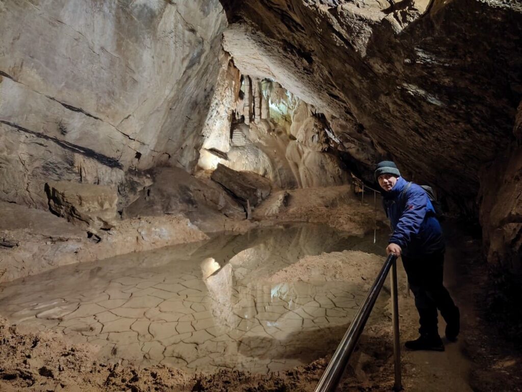 Noć Špilja 2024, Lokvarka, jezerce unutar špilje podsjeća nas konfiguracijom tla na Lokvarsko jezero. Foto©Z.R., 2024
