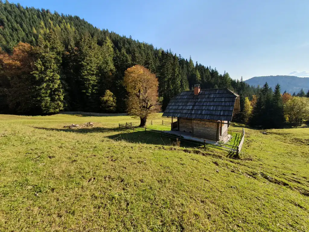 Prostrana Golica, pastirske kolibe. Foto©Z.R.
