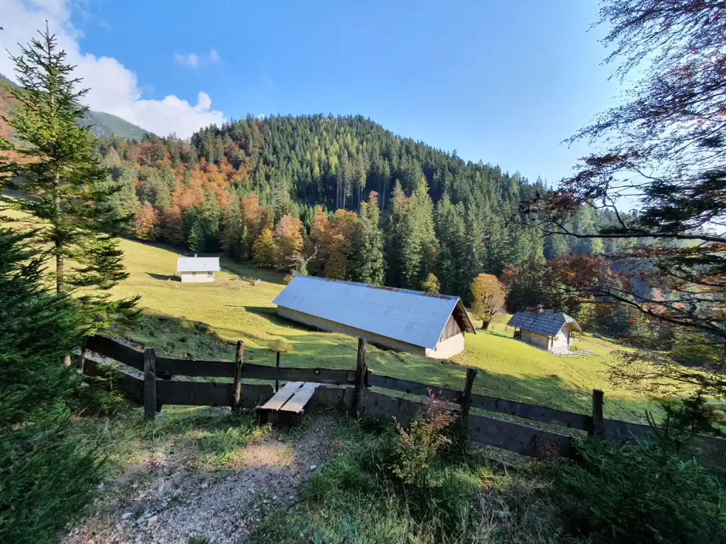 Prostrana Golica, pastirske kolibe. Foto©Z.R.
