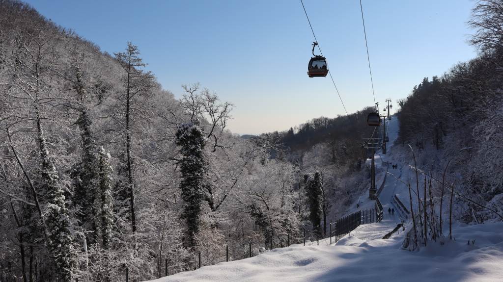 Planinarska staza ispod trase žičare na ruti Gračani - Sljeme.