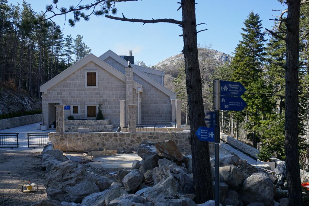 Vikend na Biokovu, planinarski dom Pod Vošcem.