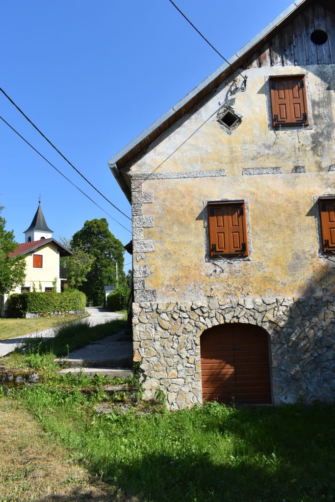 Brod Moravice - Špičasti vrh, krajolik i goranska arhitektura. Foto Zdravko Rajko, 2025