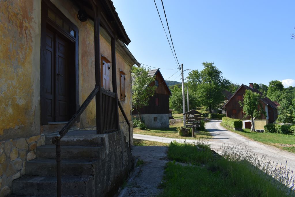 Brod Moravice - Špičasti vrh, krajolik i goranska arhitektura. Foto Zdravko Rajko, 2025