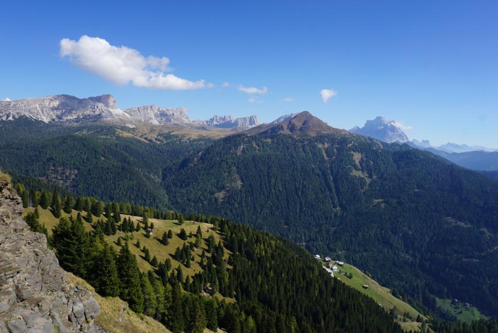 Col di Lana, Dolomiti, pogled prema dolini.