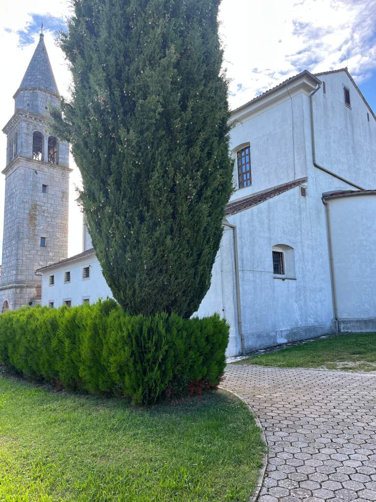 Kringa, župna crkva svetog Petra i Pavla.