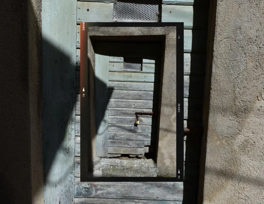 Vrbnik, detalj vrata.