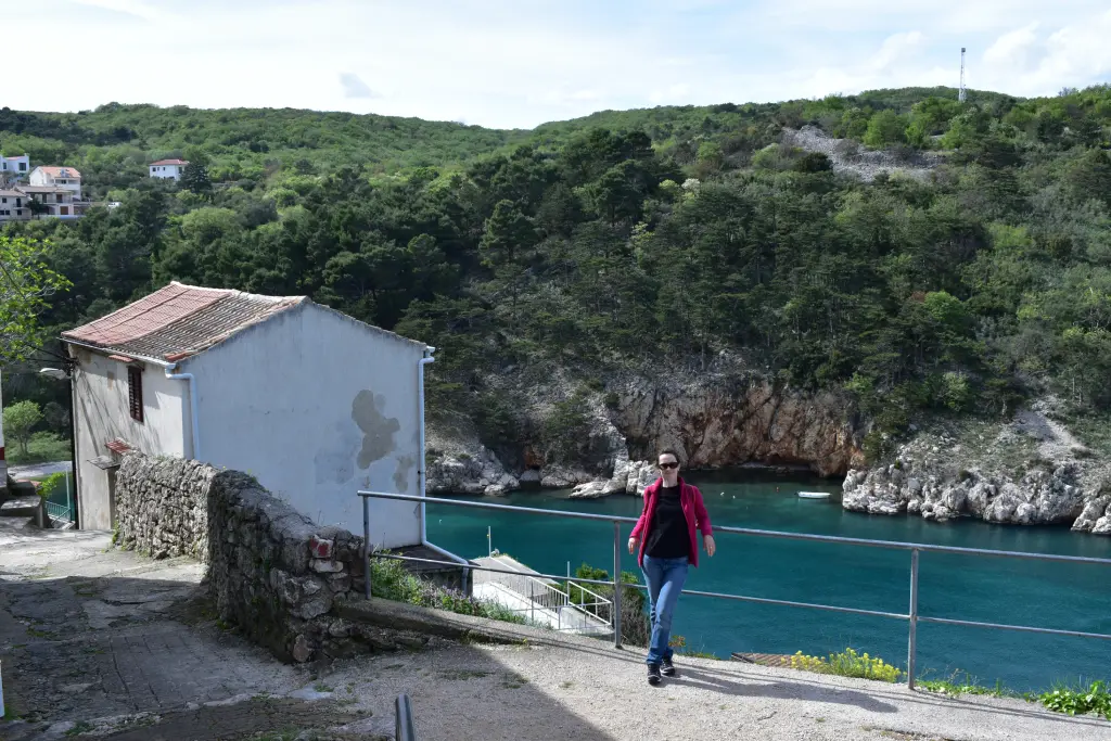 Vrbnik, iznad mora. Foto Zdravko Rajko