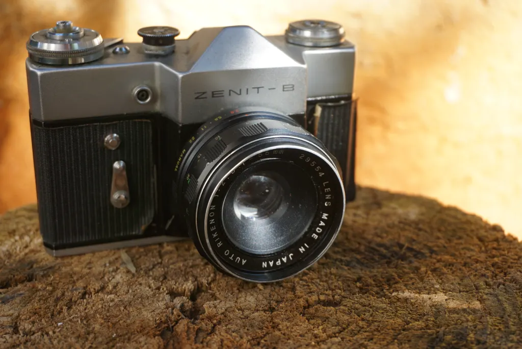 Influencing i tržišna vrijednost, analogni fotoparat Zenit.