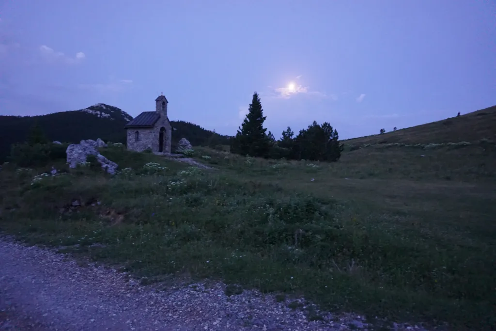 Premužićeva staza, kapelica sv. Antuna pod Zavižanom