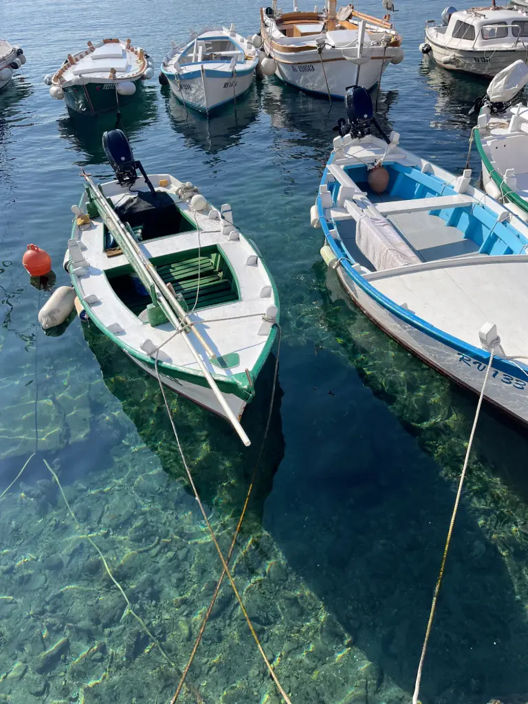 Rovinj, drveni brod zvan lokalno Batana ima ravno dno