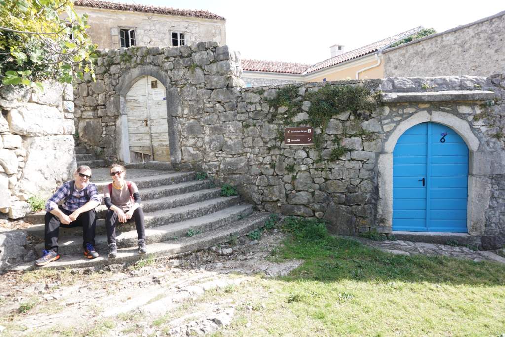 Selo Kotor, Placa. Foto Zdravko R., 2025