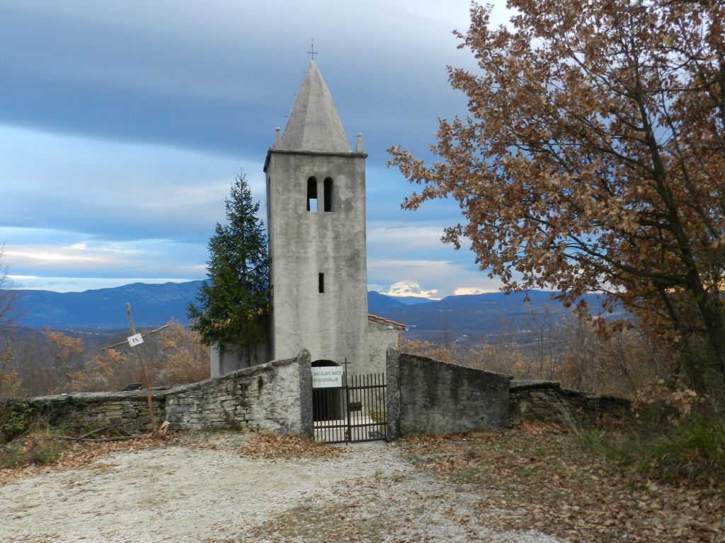 Staza sv. Šimuna, grobljanska crkvica s. Stefana. Foto Zdravko R.