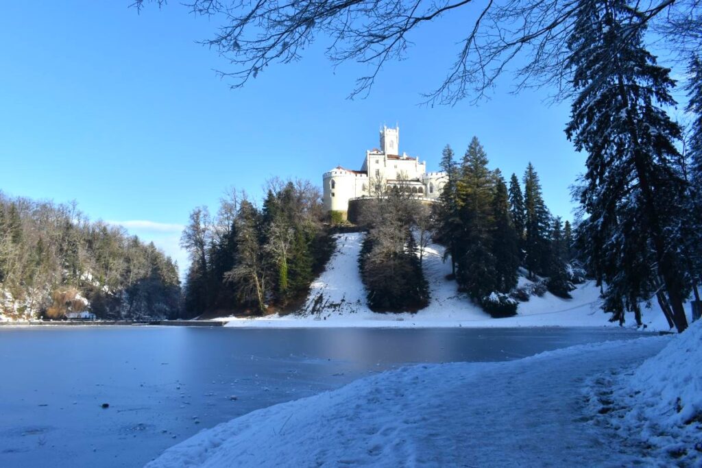 Trakošćan, zaleđeno jezero.